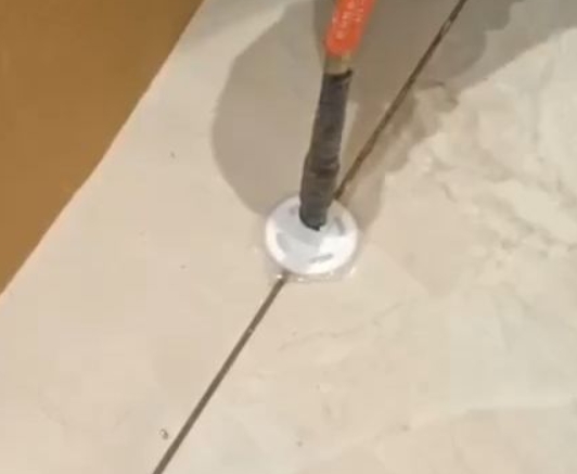 庐阳瓷砖空鼓维修公司专业解答瓷砖在铺贴过程中，如果没有涂抹均匀到位的粘结材料（如水泥砂浆或瓷砖胶），可能会导致以下问题