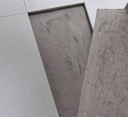 庐阳瓷砖空鼓维修公司分享瓷砖铺贴时如果打浆（即涂抹在瓷砖背面和基层上的砂浆或瓷砖胶）过少，会带来以下问题